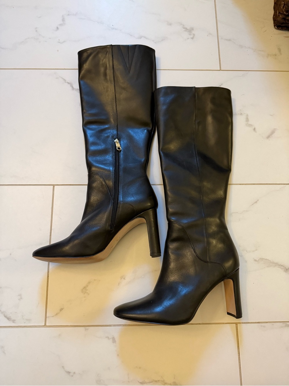 Black knee high Boots - Like new